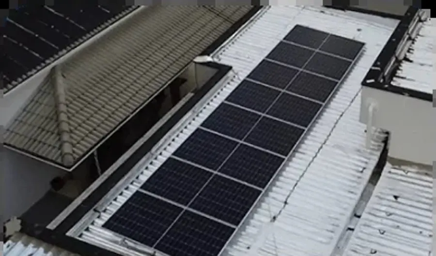 Sistema fotovoltaico de 8 módulos de 550 wp instalado para Fernando em Atibaia – SP